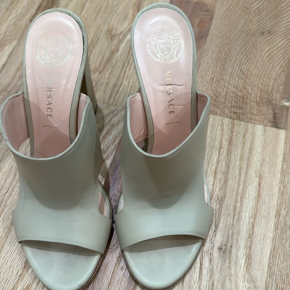 Versace heels size 38 - Picture 7 of 8